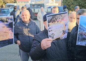 “Fajin e ka gurorja”, banorët e Postribës ngrihen në protestë: Po pimë ujë të ndotur