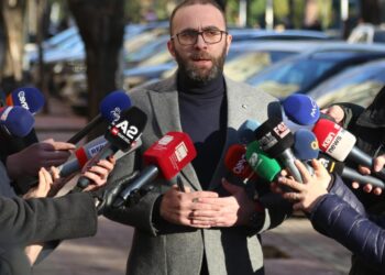 “Keqardhje për një pjesë të vogël të kolegëve që…”, Bardhi pas mbledhjes, thirrje Presidentit: Do të dërgojmë në Kushtetuese dy ligje të PS