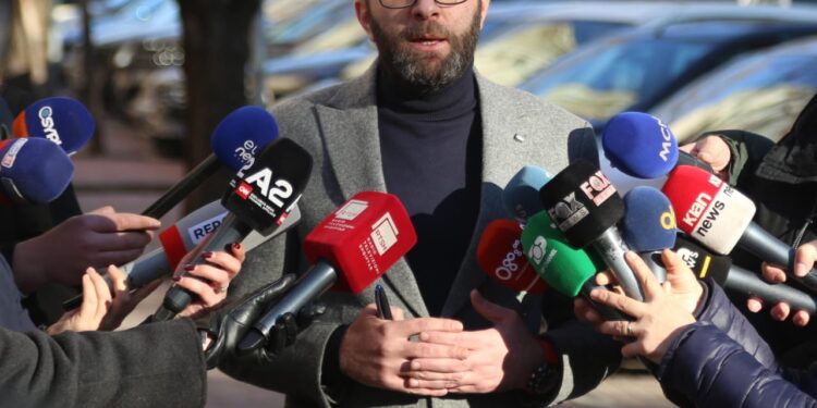 “Keqardhje për një pjesë të vogël të kolegëve që…”, Bardhi pas mbledhjes, thirrje Presidentit: Do të dërgojmë në Kushtetuese dy ligje të PS