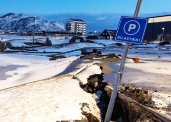 Vullkani krijoi kanale të mëdha, zhduket punëtori brenda të çarave