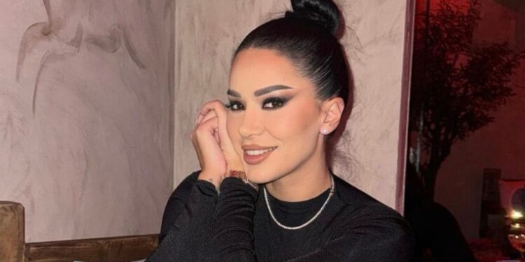 FOTO/ Efi tregon live ndërhyrjen estetike në fytyrë, ja si duket ajo