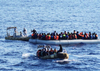 U përpoqën të kalonin kanalin e La Manche, mbytet varka me 70 emigrantë, humbin jetën katër prej tyre
