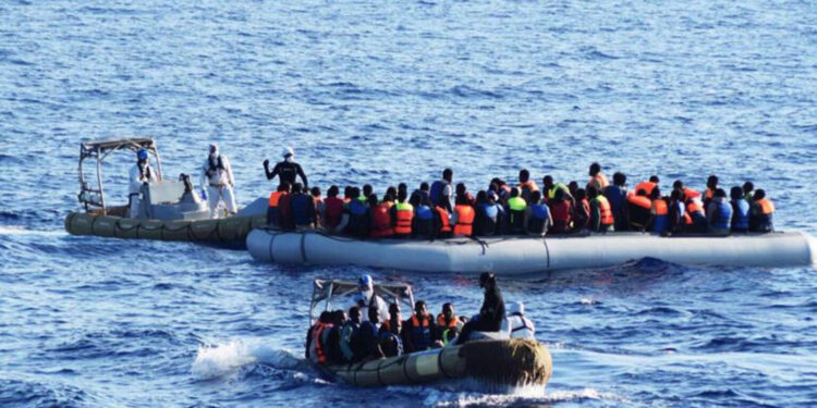 U përpoqën të kalonin kanalin e La Manche, mbytet varka me 70 emigrantë, humbin jetën katër prej tyre