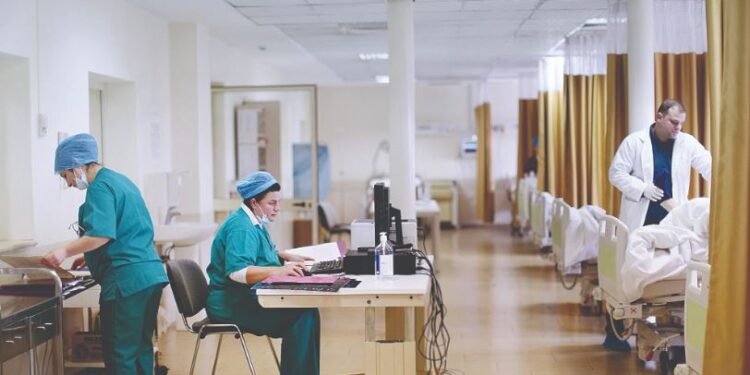 Rekord në Europë/ OBSH: Shqiptarët paguajnë nga xhepi 60% të shpenzimeve për shëndetësinë