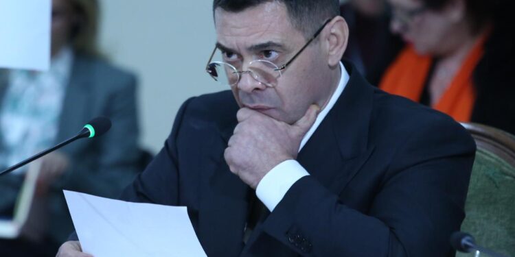 Ahmetaj në arrati prej 6 muajsh, Kuvendi njofton KQZ për përfundimin para afatit të mandatit të deputetit, zbardhet shkresa