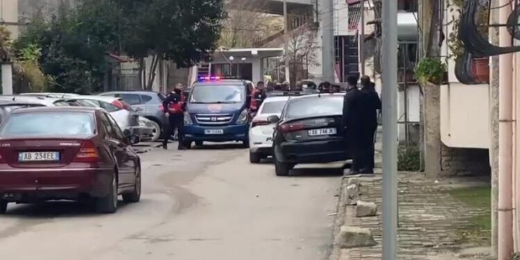 Tentativë grabitje me armë në Vlorë