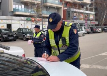 Këmbësorët “e pabindur” gjobiten nga Policia Rrugore, ja sa shkelje janë shënuar në 48 orë në Korçë
