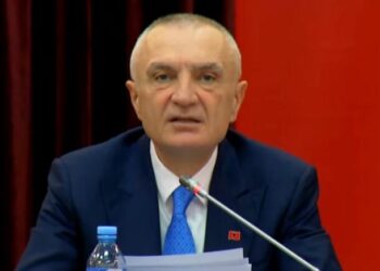 Arsimi/ “Paratë shkojnë atje ku vidhen më lehtë”, Meta: Qeveria inauguron godina, nuk bën reforma. Qëllimi i fasadave…