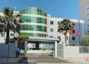 Përndoqi në rrjetet sociale 32-vjeçaren në Durrës, arrestohet i riu
