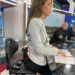 E pazakontë/ Spikerja e televizionit izraelit shkon në emision me armë në brez