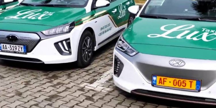 Ja si shoferat e Taksi LUX pijë kokainë dhe gjejnë klientë