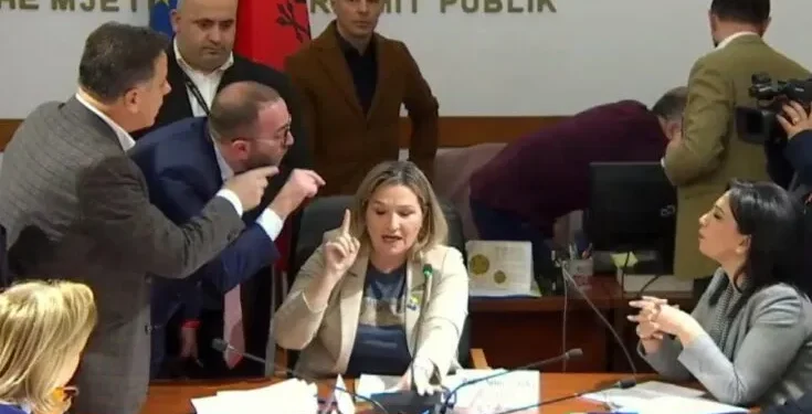 Açka: Pse nuk iu bashkova grupimit të Gazment Bardhit
