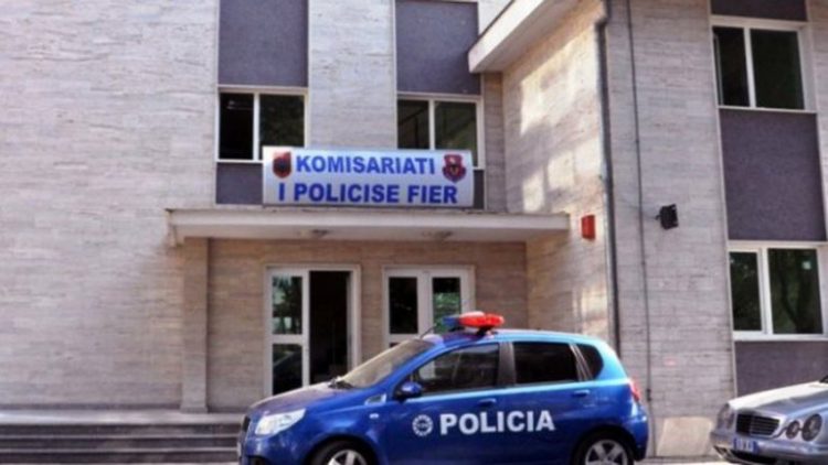 Plas sherri me sende të forta mes vajzave në Fier, detajet e para