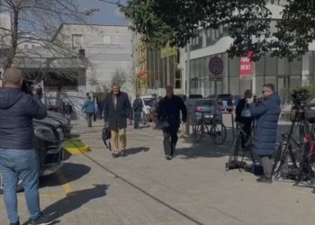 Mori 25 mijë euro për të zbutur dënimin e një të akuzuari, avokati Petraq Semani mbërrin në SPAK për t’u njohur me masën