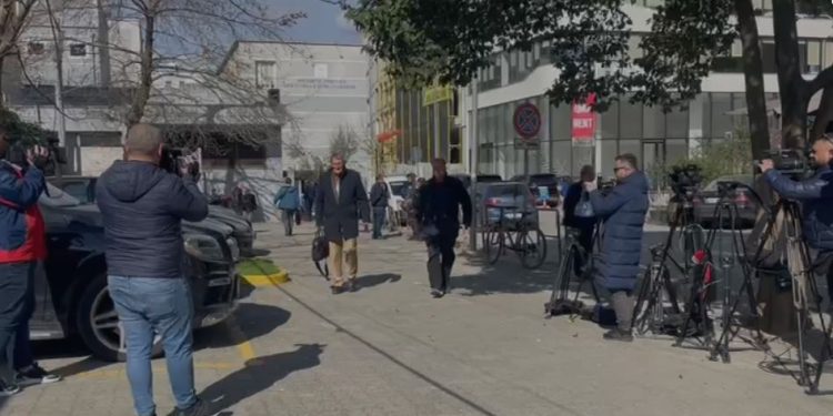Mori 25 mijë euro për të zbutur dënimin e një të akuzuari, avokati Petraq Semani mbërrin në SPAK për t’u njohur me masën