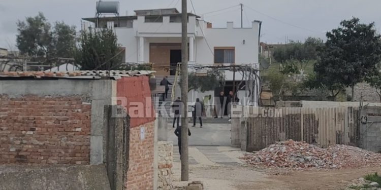 Studentja vrau babain dhe e groposi në oborrin e shtëpisë, dëshmitë: Pëllumbi me zor martoi dhe vajzën e madhe