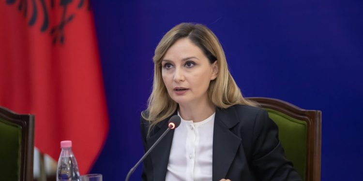 “Emergjencë!”/ Tabaku: Fatura e borxhit qeveritar paguhet nga xhepat e pensionistëve dhe familjet shqiptare!