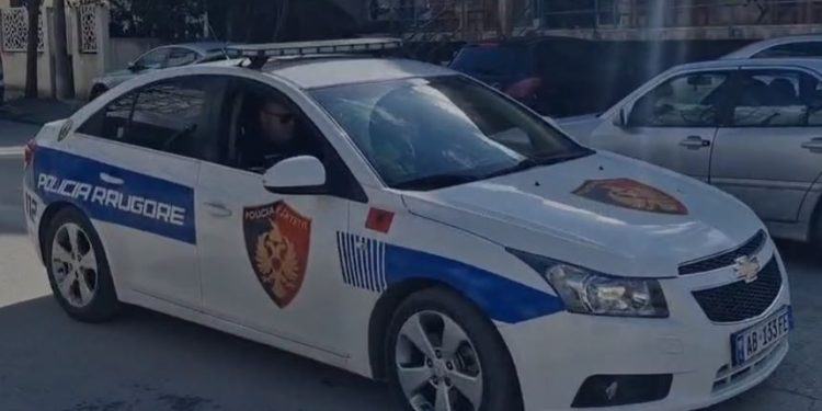 Goditi me sende të forta një 65-vjeçar pas një sherri, arrestohet i riu në Kuçovë