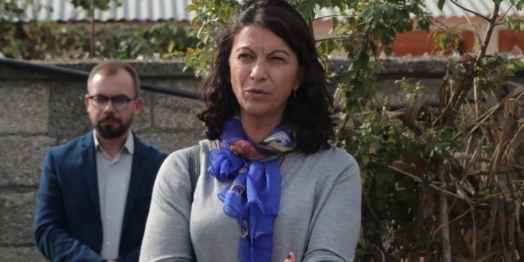 Shqiptarët mbledhin dyfishin e shumës për të sjellë me charter zyshë Inën në Vlorë