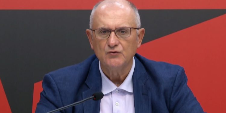 “Rama tallet me karta banke bosh për pensionistët!”, Vasili: Është krenar që vjedh pensionistet me inceneratorë dhe koncesione, por…