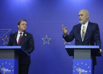 Ka kapacitetet Shqipëria për të prodhuar armë? Rama komenton kërkesën e Zelensky-t: Të gjithë vendet pjesëmarrëse thamë ‘po’. Duhet të forcojmë mbrojtjen!