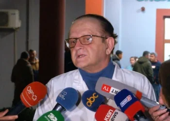 Një 41-vjeçar në gjendje kritike! Shefi i Urgjencës së Traumës tregon si paraqitet gjendja e deputetit