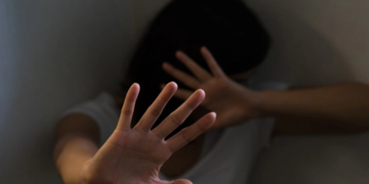 17 adoleshentë përdhunojnë një 12-vjeçare, shantazh përmes fotove