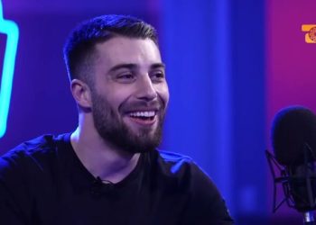 Hoqi rripin e pantallonave për të treguar ‘burrëri’/ Meritoni kërkon falje