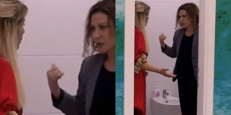 lnisa në tualet, Egla i hyn brenda. Moderatorja bërtet me të madhe