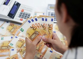 Rritja e Euros si “flakë kashte”, kursi bie përsëri