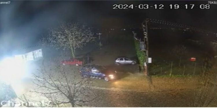 Publikohen pamjet e atentatit/ Autorët qëllojnë pa ndalur