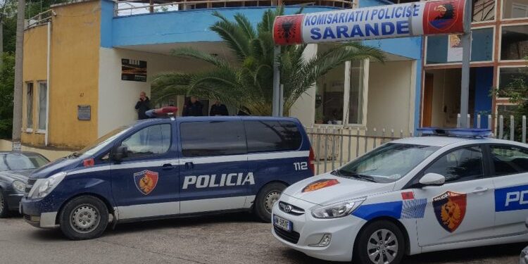 Rrahu babain dhe kundërshtoi policinë, e pëson keq 38-vjeçari