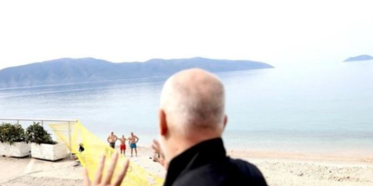 “O gjigant hajde lahu”, vlonjatët sfidojnë Ramën, kryeministri: I kemi ndarë punët (VIDEO)