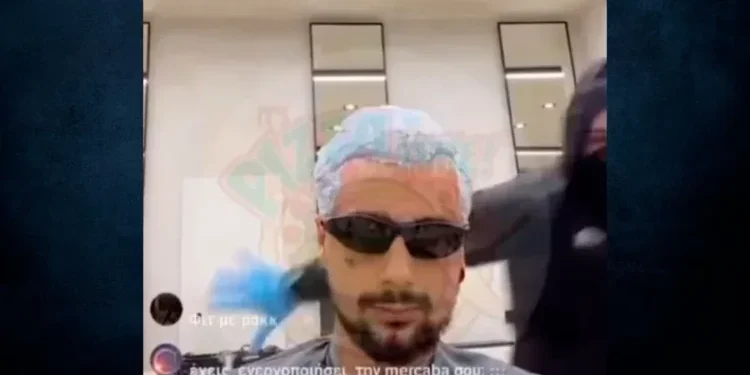 Ndodh live! Sin Boy dhunohet me karrige dhe grushta në berberhane