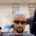 Ndodh live! Sin Boy dhunohet me karrige dhe grushta në berberhane