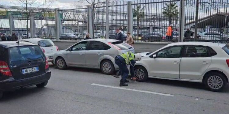 Aksident afër Portit të Durrësit, 3 makina përplasen me njëra-tjetrën