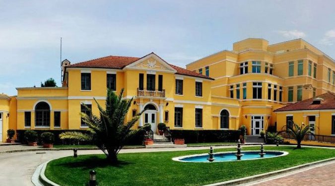 Negociatat mes mazhorancës dhe rithemelimit, reagon ambasada amerikane