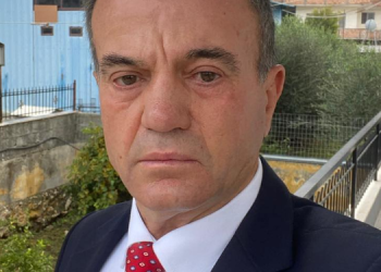 Emri/ Shpërthimi në një biznes në Lushnjë, kush është deputeti i PS-së i plagosur