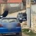 VIDEO/ Skena ‘Fast&Furious’ në Korçë, 20-vjeçari i lë timonin pasagjerit dhe ngjitet mbi makinën në lëvizje