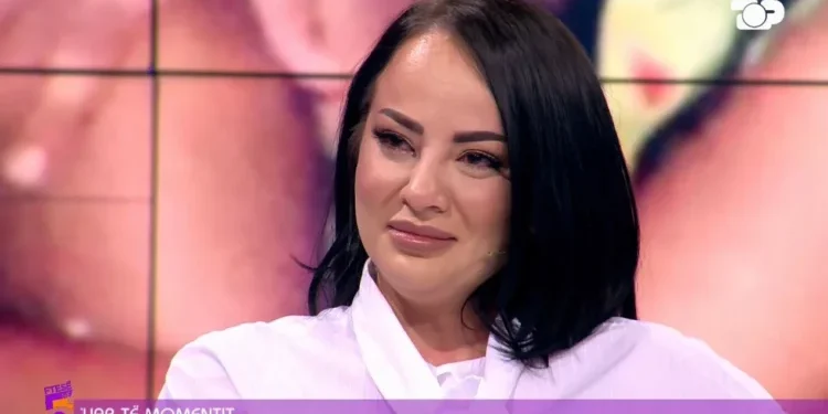 “Nëna humbi veshkën nga dhuna e babait”, historia e trishtë e Sarës: Mami me zor arriti…