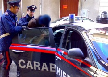 Dhunoi gruan teksa flinte, arrestohet shqiptari në Itali – DETAJE