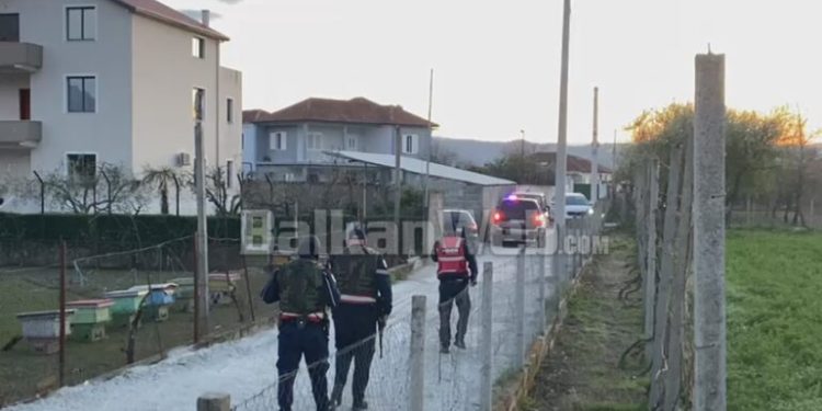 Vrasja e Bejtjas, RENEA në banesë, ambulanca merr trupin e pajetë