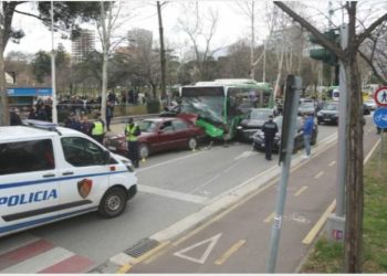 Papa: Autobuzët e unazës, “Green line” vijojnë të shkaktojnë aksidente
