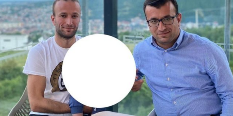 Vëllai i kryetarit të bashkisë gjendet i vdekur pranë varrit të…