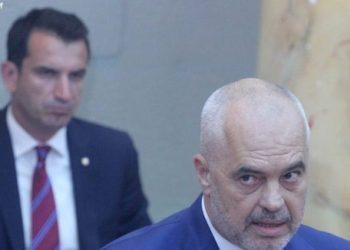 Pas kërcënimit, Veliaj i lëpihet Ramës