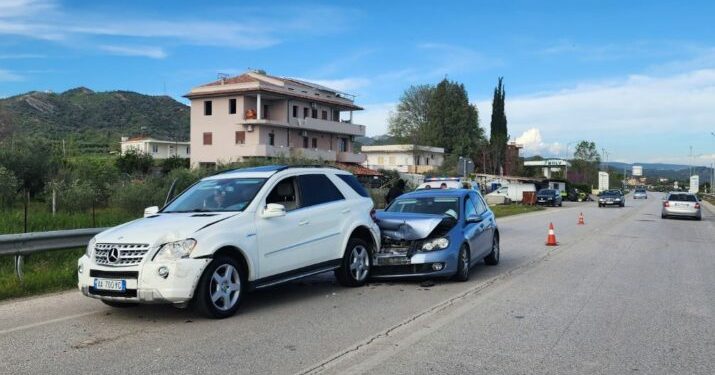 Aksident i trefishtë në aksin Peqin-Elbasan