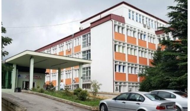 Makina godet dy fëmijë, dërgohen në spital