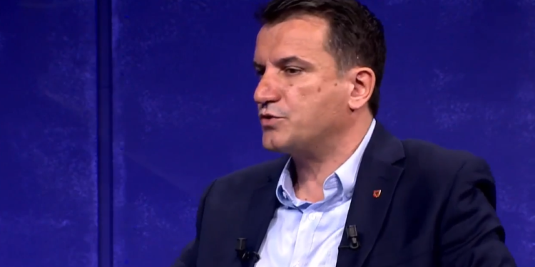 Veliaj bën rolin e Shvejkut/ Ku di unë se ç’bëj unë