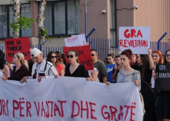 Prishtina në protestë pas vrasjes së një 21-vjeçareje