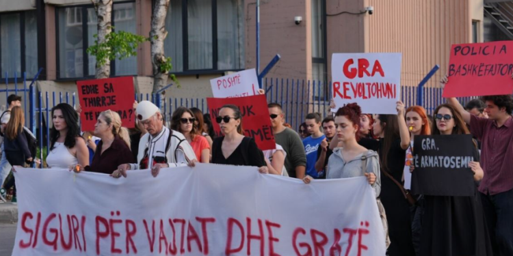 Prishtina në protestë pas vrasjes së një 21-vjeçareje